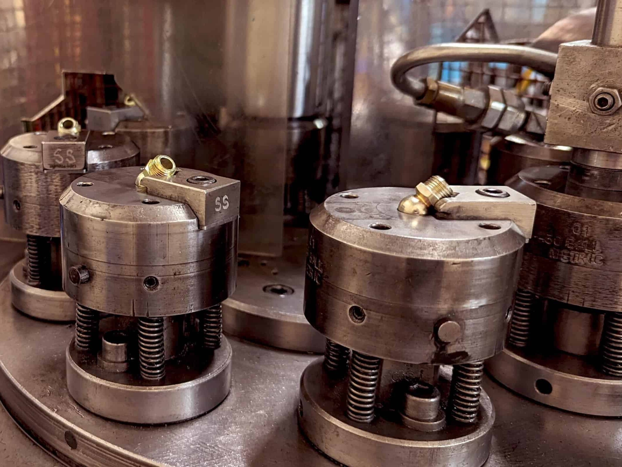 Hare Press Scaled Uai Grease Nipple Manufacturer